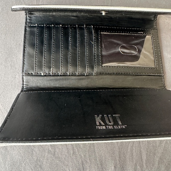Kut From The Kloth Striped Wallet White Black Excellent Trifold - Picture 3 of 4